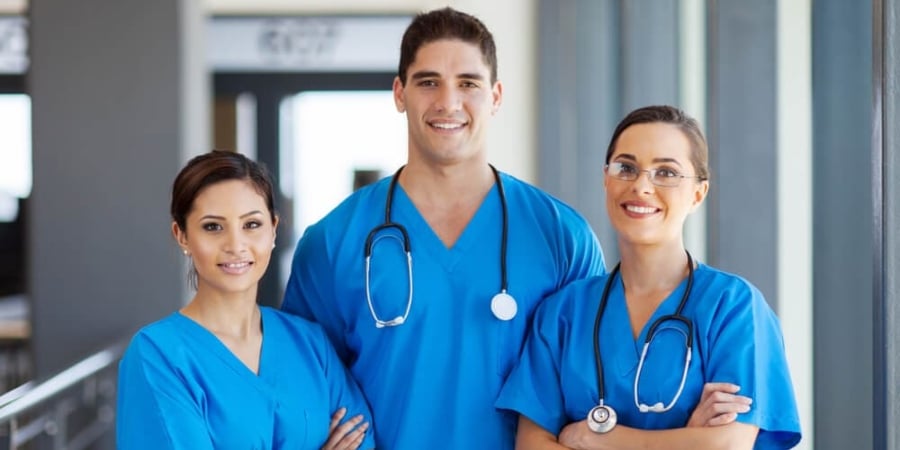Técnico de enfermagem se aposenta com quantos anos​